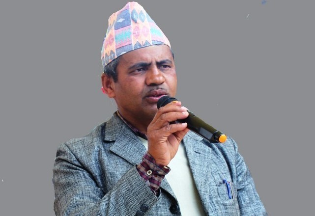 गाउँपालिका अध्यक्ष भट्ट आफै निस्किए माईकिङ गर्दै !