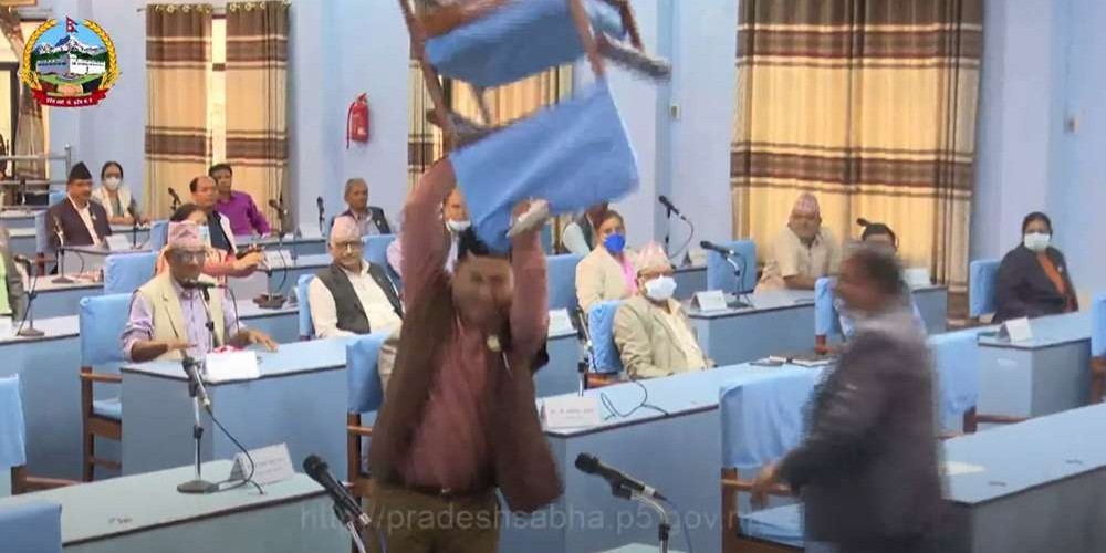 प्रदेश सभामा कुर्सी तोडफोड