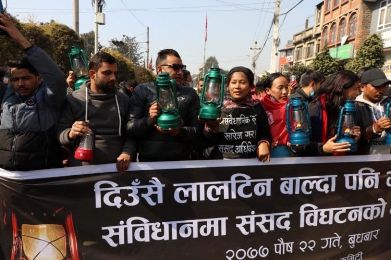 ‘संसद विघटनको धारा खोइ ? दिउँसै लाल्टिन बालौँ है’
