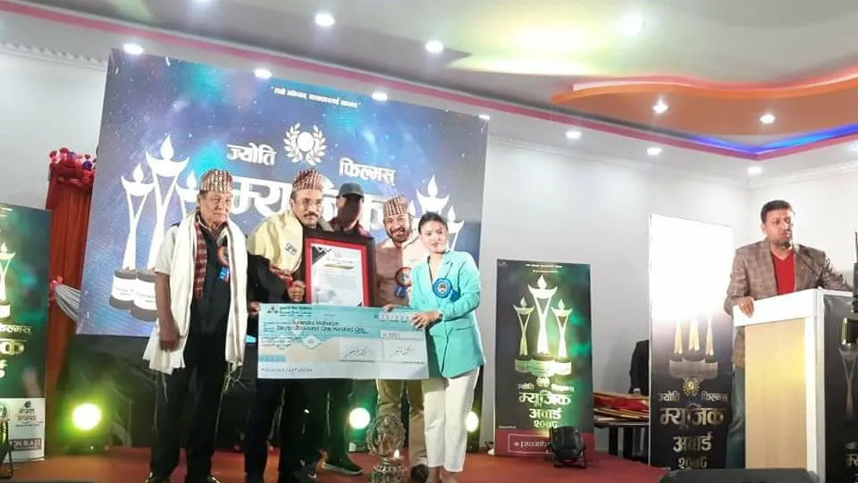 लाईफ टाइम एचिभमेन्ट अवार्डबाट सुरेन्द्र महर्जन ‘अमर’सम्मानित