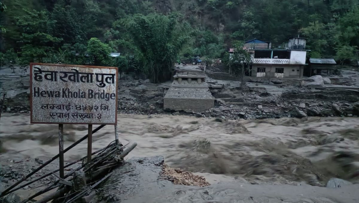 बाढी-पहिरोका कारण २ राजमार्ग अवरूद्ध, १८ वटा एकतर्फी