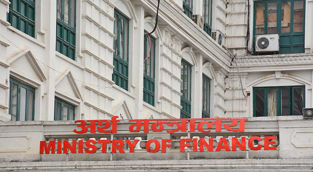 सरकारको खर्च भन्दा आम्दानी दोब्बरले बढ्यो