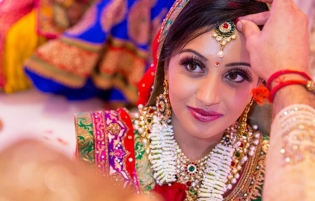 विवाहित महिलाले किन लगाउँछन् सिउँदोमा सिन्दुर ?