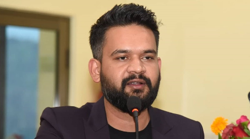 पत्नी चढेको गाडी ट्राफिक प्रहरीले रोकेपछि सिंहदरबारमा आगो लगाइदिने बालेनको चेतावनी