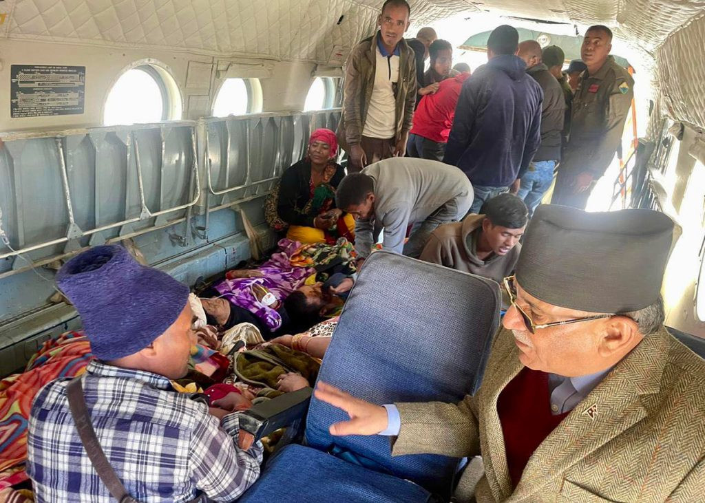 प्रधानमन्त्री प्रचण्ड आफैँ घाइतेको उद्धार जुटे