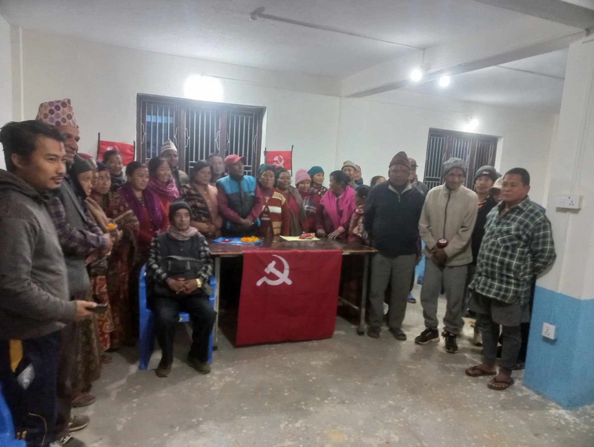 कांग्रेस र एमालेका ३१ जना नेता कार्यकर्ता माओवादी केन्द्रमा प्रवेश