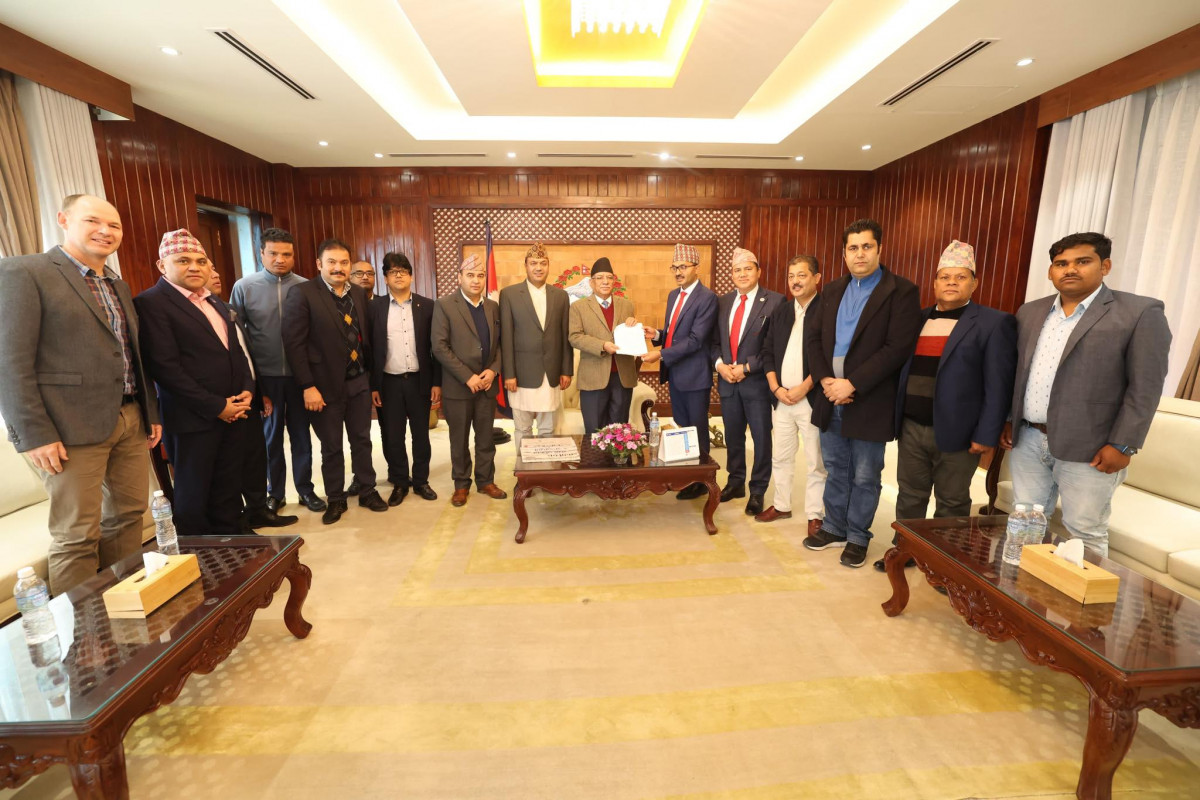 प्रधानमन्त्री प्रचण्डसँग एनआरएनए अध्यक्ष आरके शर्माको नेतृत्वको प्रतिनिधिमण्डलद्वारा भेट !