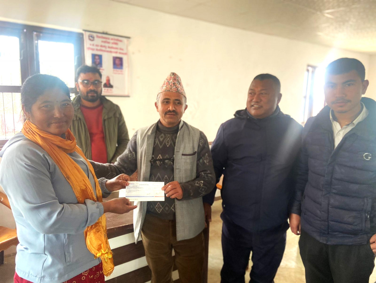 भीमसेन थापा गाउँपालिकाद्धारा दुर्घटनामा परेका नागरिकलाई  बीमा मार्फत उपचार खर्च प्रदान