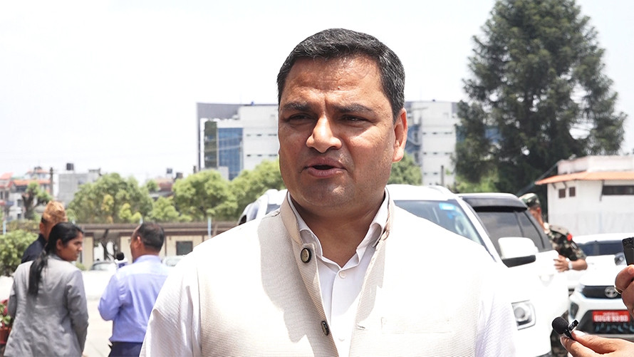 अस्पतालमा दुई सिफ्ट ओपीडी चलाउनू : स्वास्थ्यमन्त्री प्रदीप पौडेल