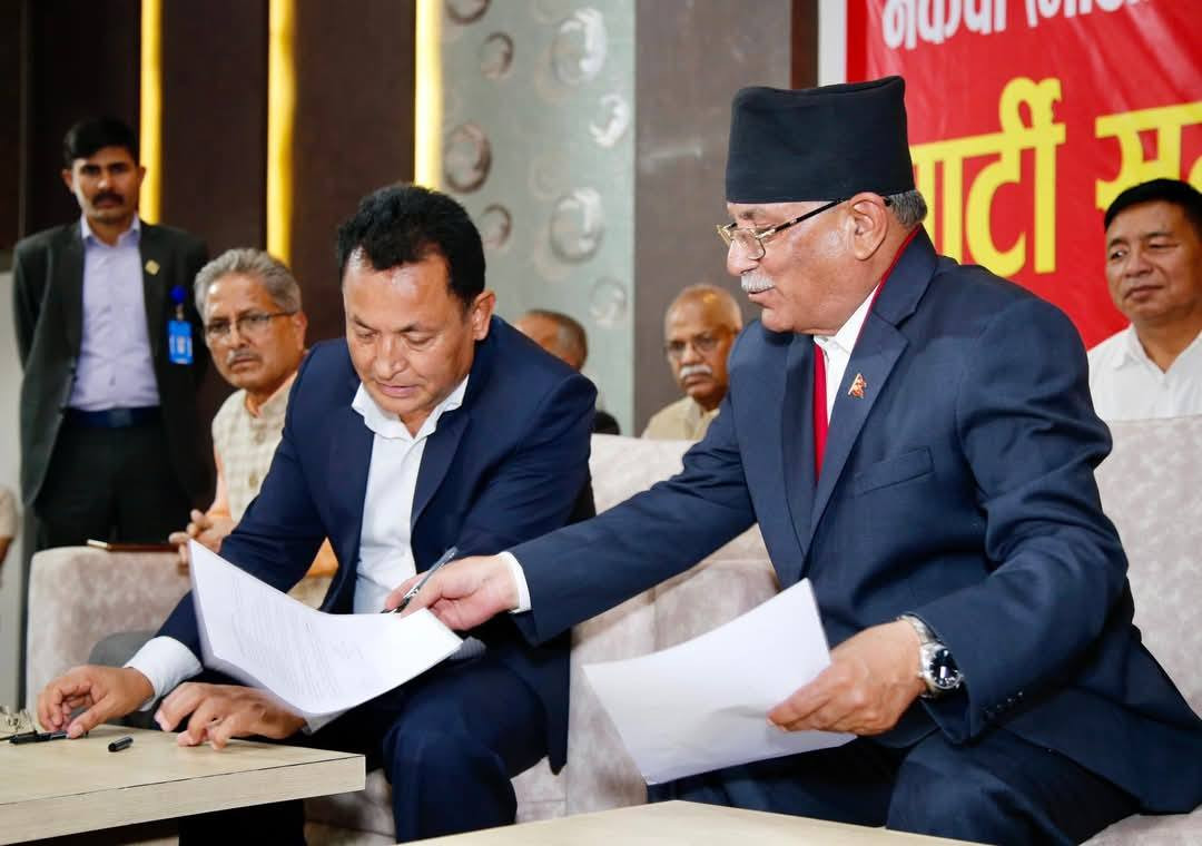 माओवादी केन्द्रमा फर्किए श्रेष्ठ