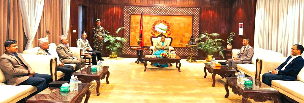 चुनावका लागि सहयोग गर्न एमाललेलाई प्रधानमन्त्रीको  आग्रह